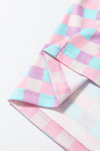 Lilafarbenes Pyjama-Set mit kurzärmligem Karomuster