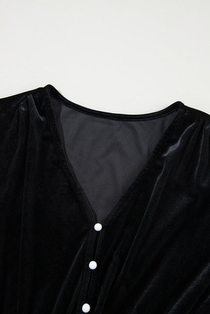 Schwarzes Midikleid aus Samt mit Knöpfen, Puffärmeln, V-Ausschnitt und Schlitz