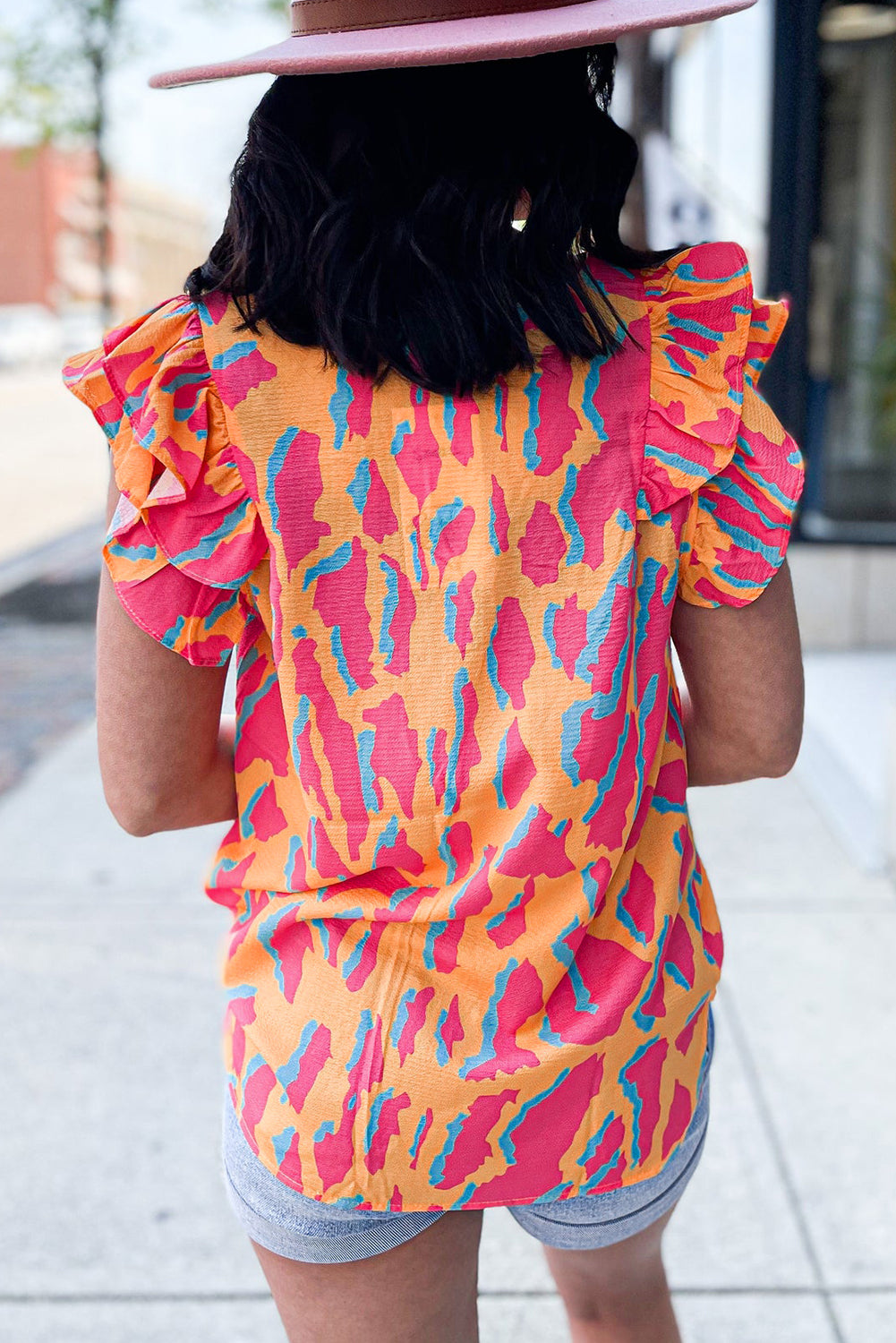 Orangefarbene Bluse mit abstraktem Print und V-Ausschnitt und Rüschenärmeln
