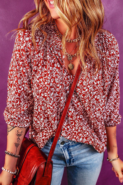 Burgunderrote Bluse mit Blumenmuster und gesmoktem Kragen und Schleife