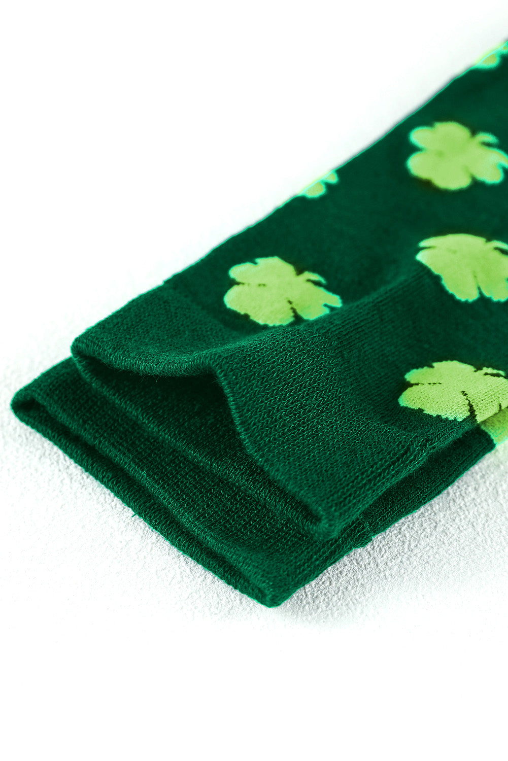 Dunkelgrüne Schlauchsocken mit St. Patricks Kleeblatt-Print