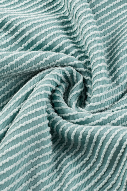 Aruba – Blaues, strukturiertes Minikleid mit Rüschen und Flatterärmeln