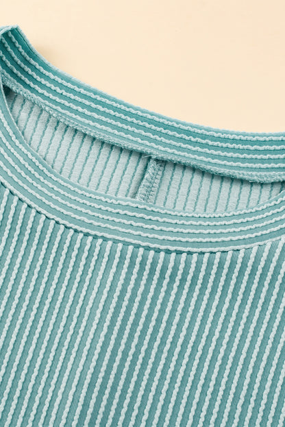 Aruba – Blaues, strukturiertes Minikleid mit Rüschen und Flatterärmeln