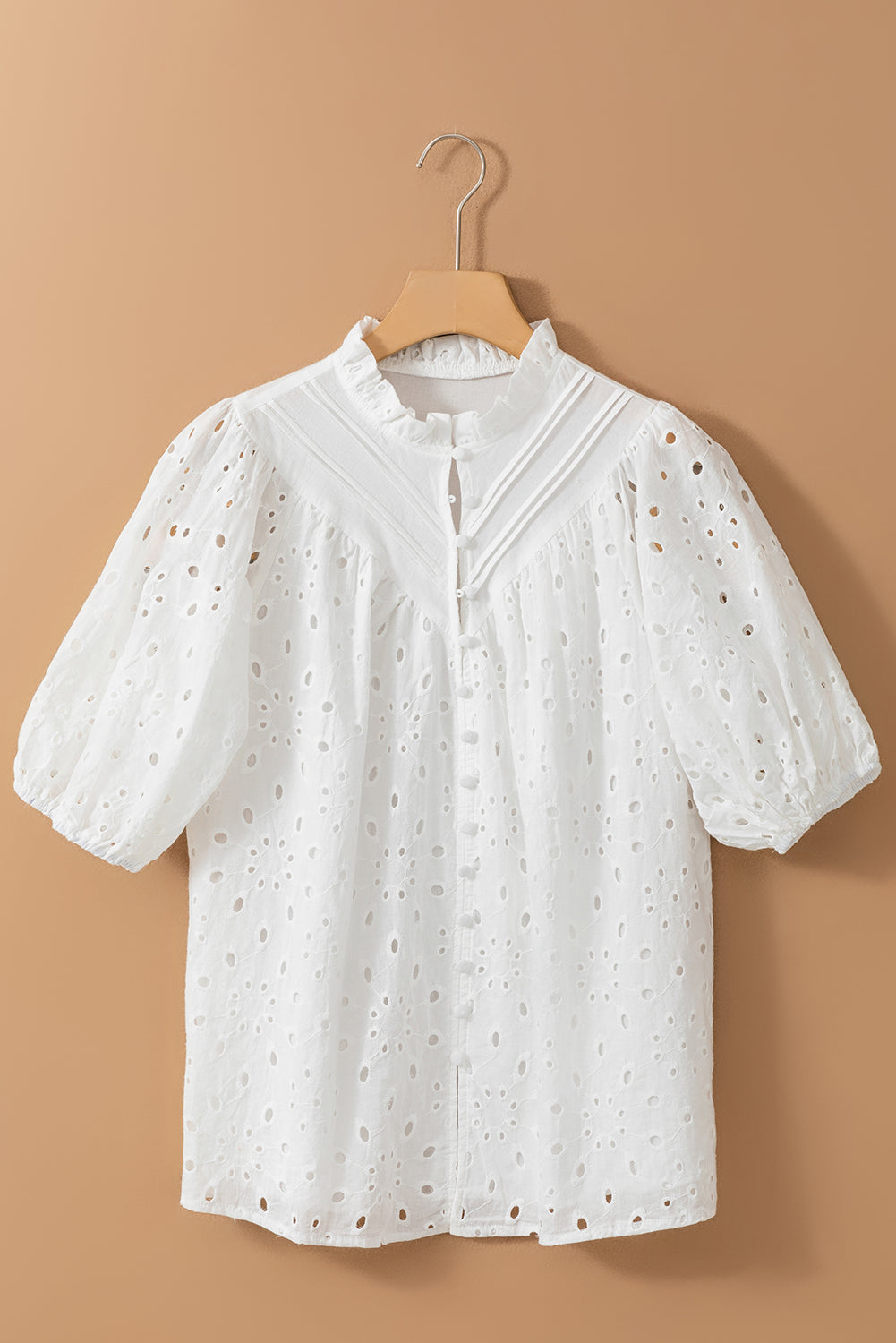 Weiße Bluse mit Blumenstickerei und Puffärmeln