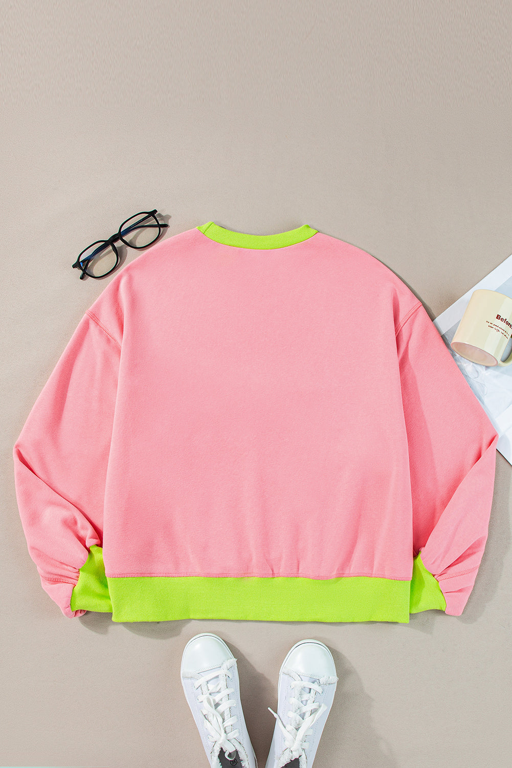 Rosa Sweatshirt mit Farbblock-Muster und Puffärmeln