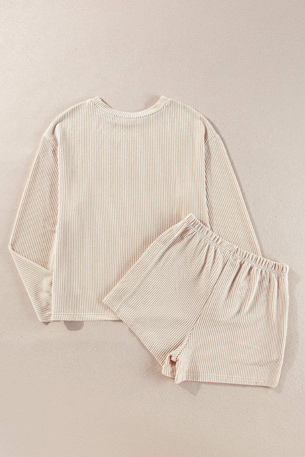 Parchment – Set aus langärmligem Strickoberteil und Shorts mit hoher Taille