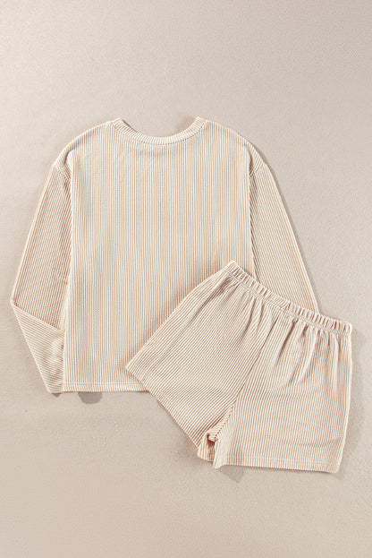 Parchment – Set aus langärmligem Strickoberteil und Shorts mit hoher Taille