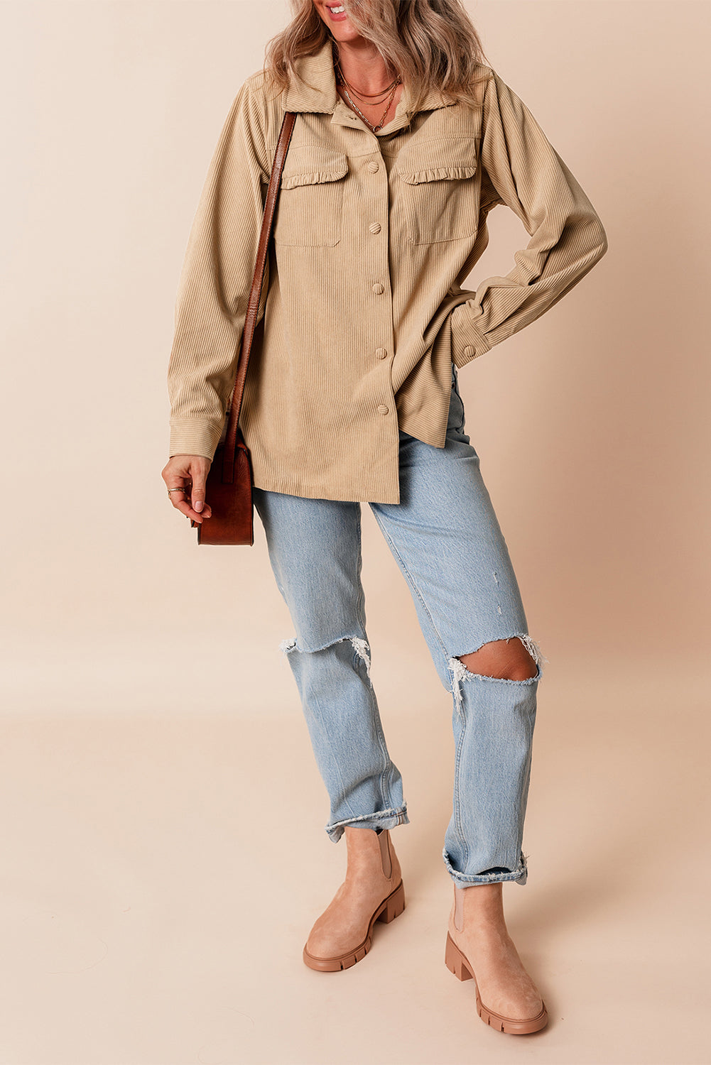 Helles französisches Beige, einfarbige Cord-Shacket mit Rüschen, Klapptasche und Knopfleiste