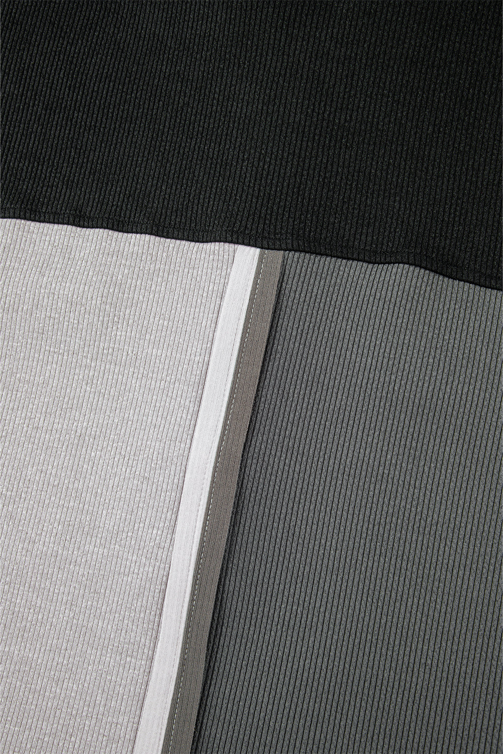 Graues Oversize-Sweatshirt mit geripptem Kragen und Farbblockdesign
