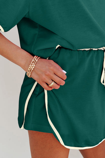 Evergreen 2-teiliges Set mit T-Shirt und Rock mit überschnittener Schulter und Farbblockdesign