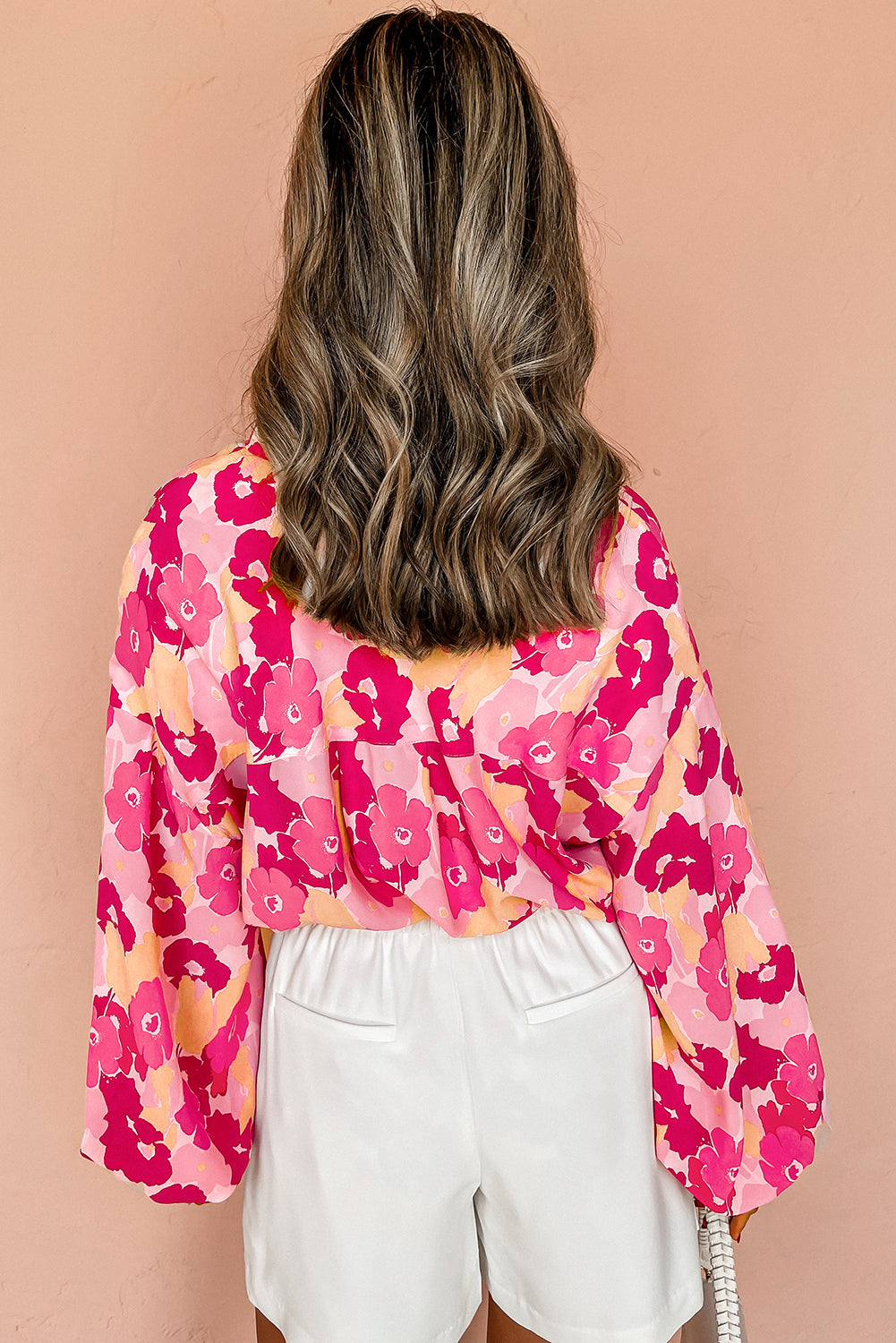 Rosafarbenes Hemd mit Puffärmeln und Blumenmuster