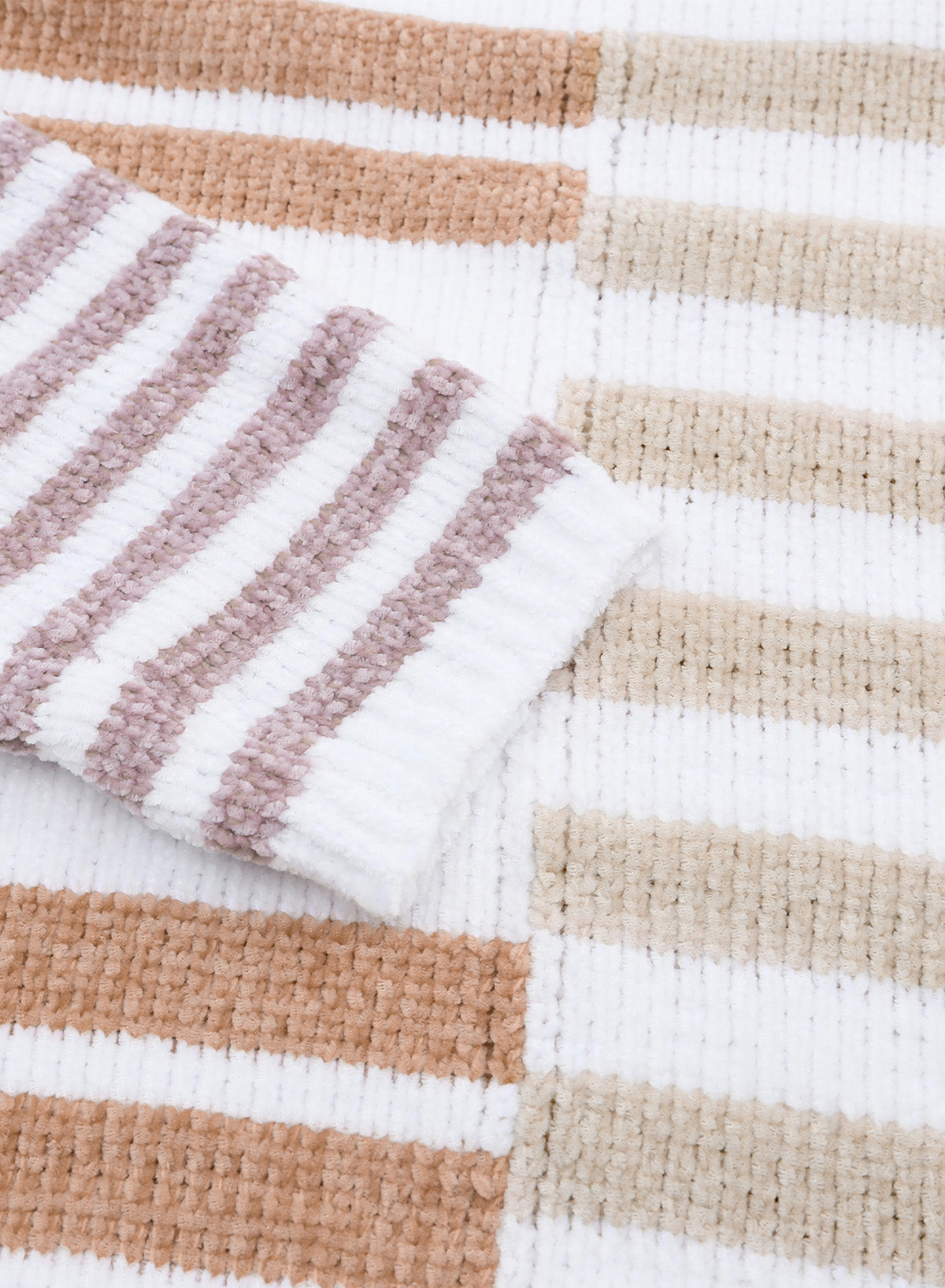 Lässiger Pullover mit Streifen und überschnittener Schulter