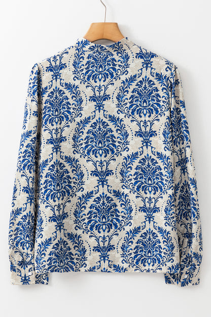Himmelblaues Spitzenhemd mit böhmischem Print und Bischofsärmeln