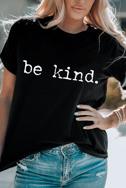Schwarzes, lässiges T-Shirt mit Rundhalsausschnitt und Buchstabendruck „Be Kind“