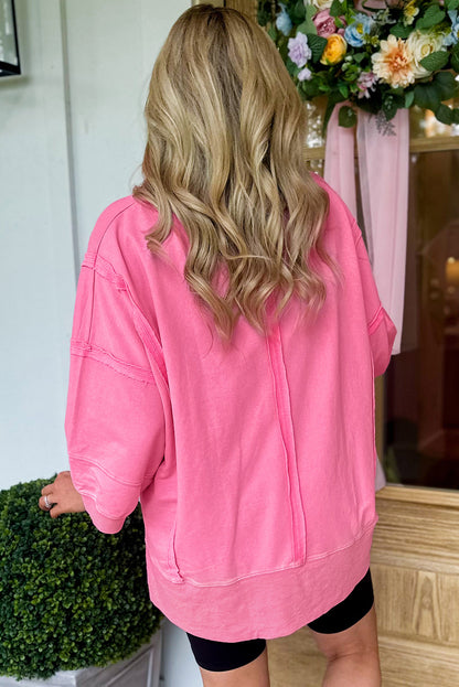 Bonbon T-Shirt mit V-Ausschnitt und Armbandärmeln und Mineralwaschung