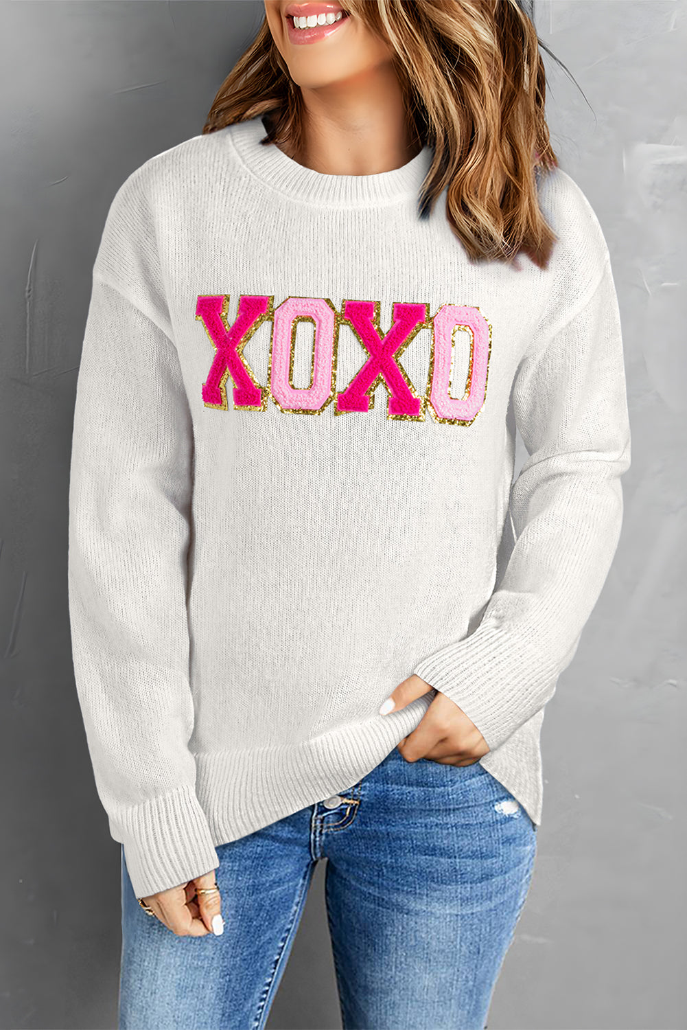 Weißer XOXO-Freizeitpullover mit Glitzer-Print und Rundhalsausschnitt