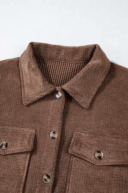 Kastanienbraune Cord-Shacket mit Pattentasche und Knopfleiste