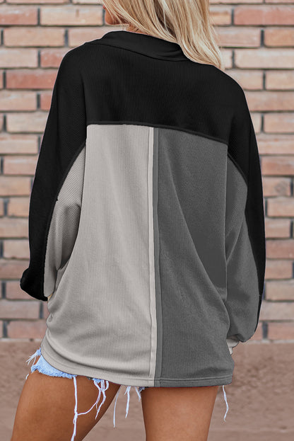 Graues Oversize-Sweatshirt mit geripptem Kragen und Farbblockdesign