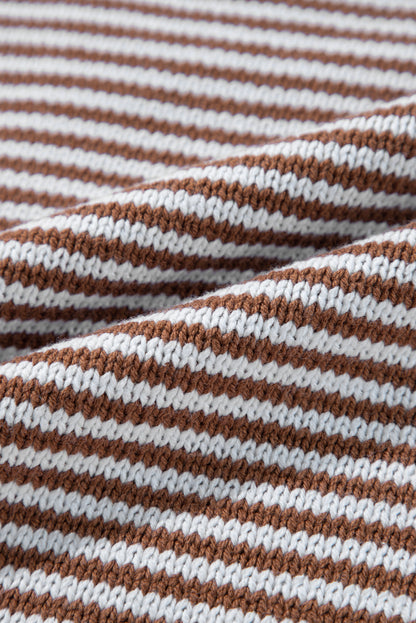 Braun gestreifter Pullover mit geometrisch strukturierter, überschnittener Schulter
