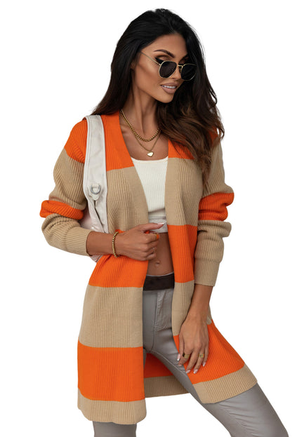 Orangefarbener Cardigan mit geripptem Colorblock-Muster