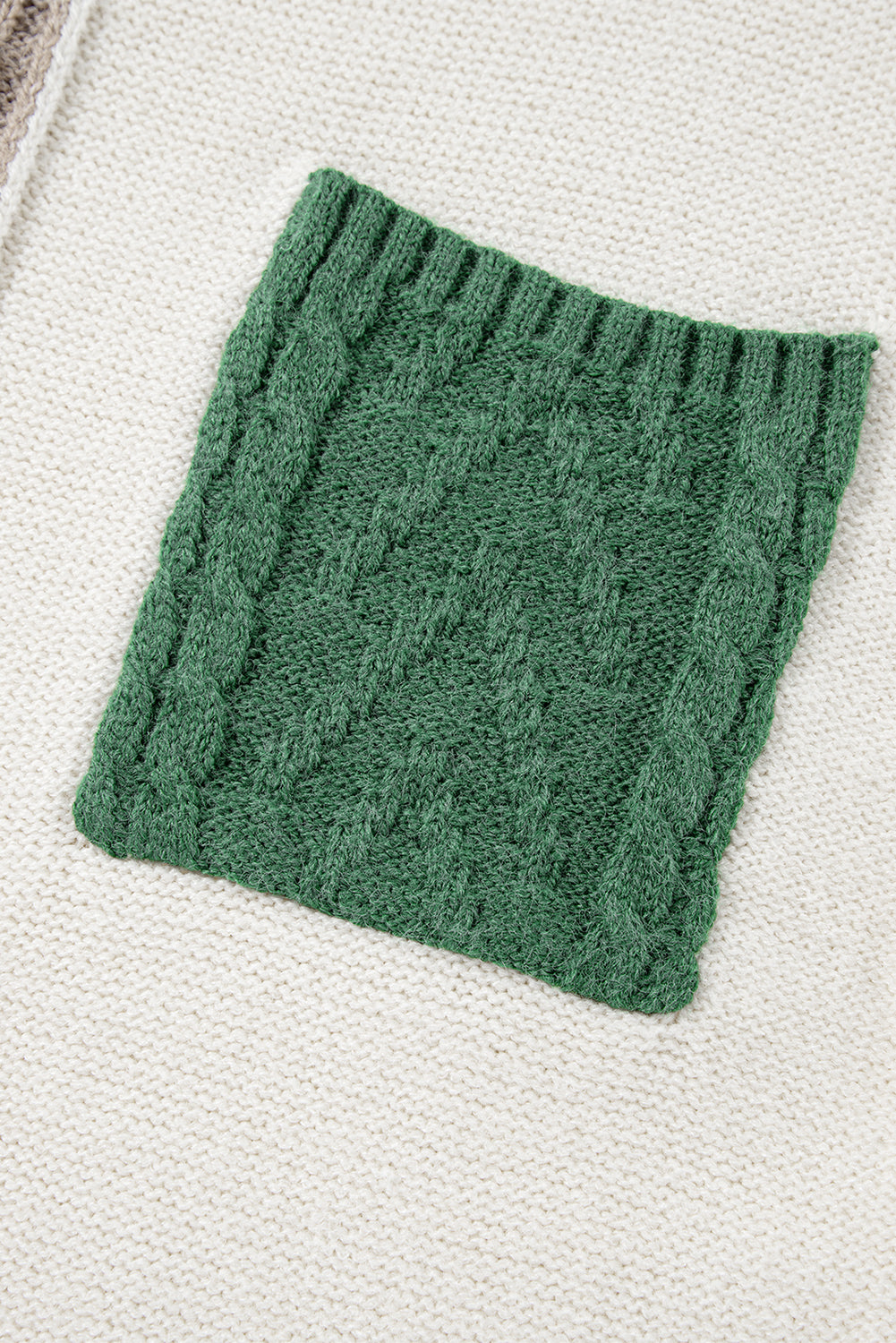 Vineyard Green Colorblock Pullover mit aufgesetzten Taschen und überschnittener Schulter