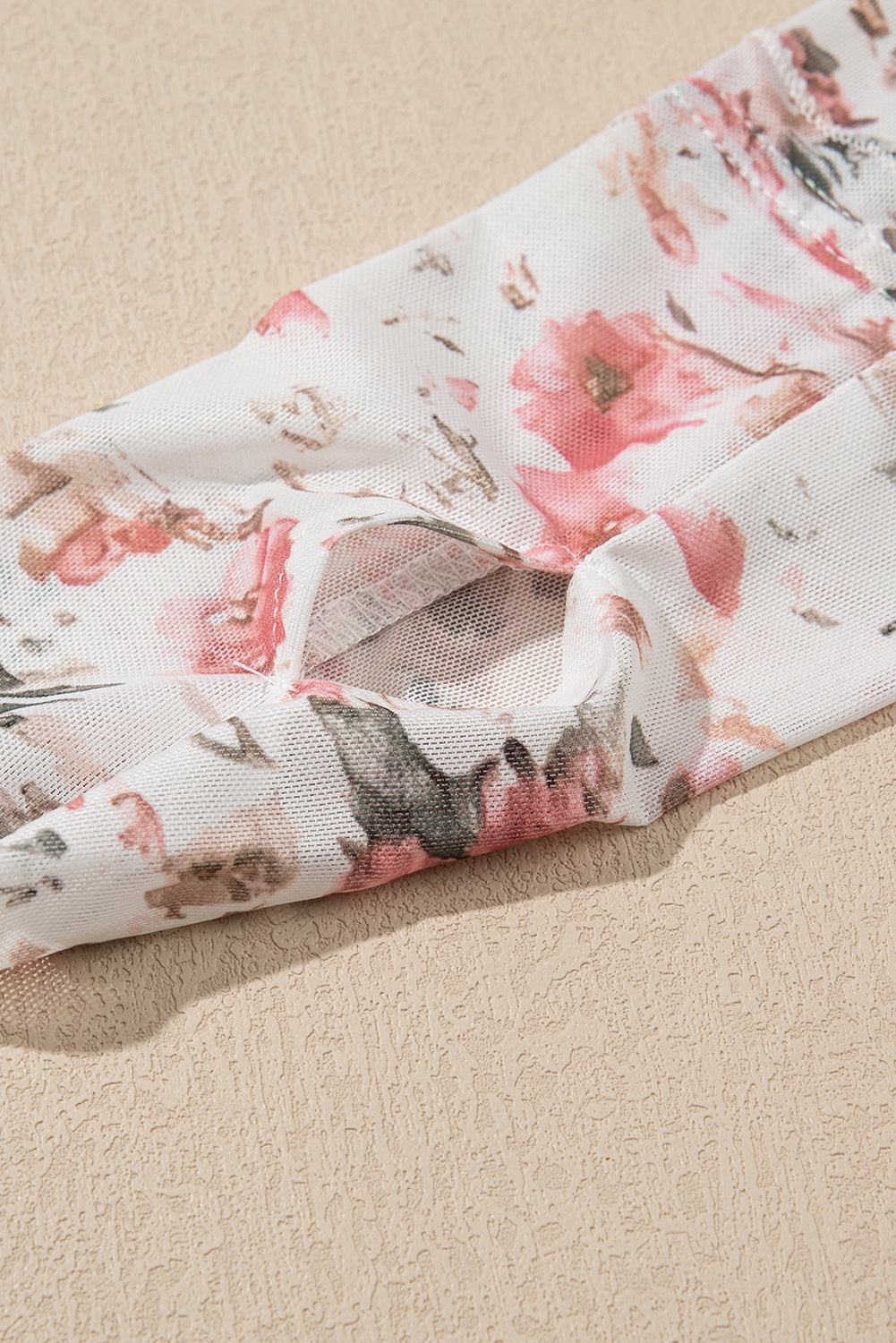 Rosa, geblümte, langärmlige Etui-Bluse aus Netzstoff mit hohem Halsausschnitt