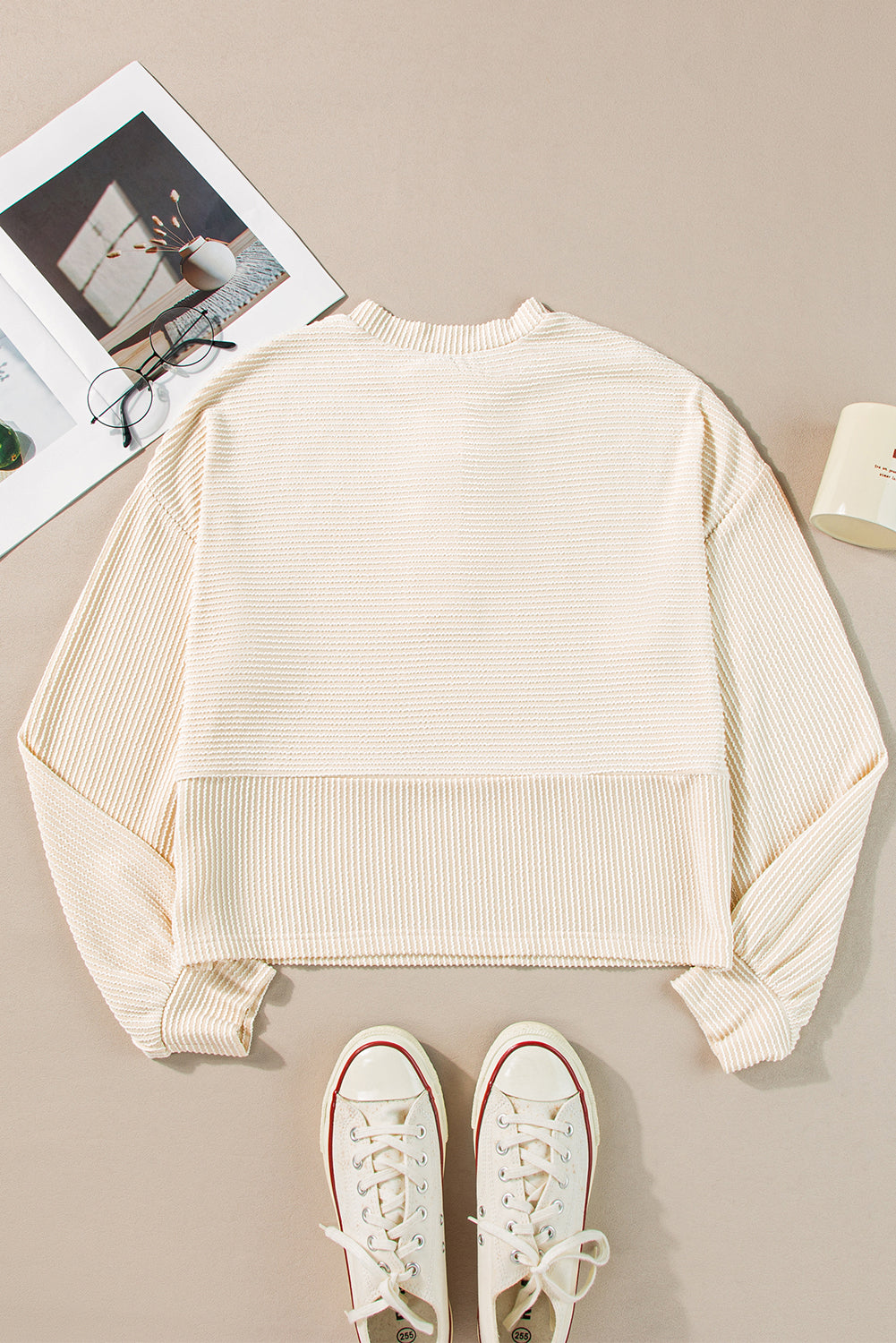 Aprikosenfarbenes Henley-Sweatshirt mit Kordelstruktur, Laternenärmeln und Knöpfen