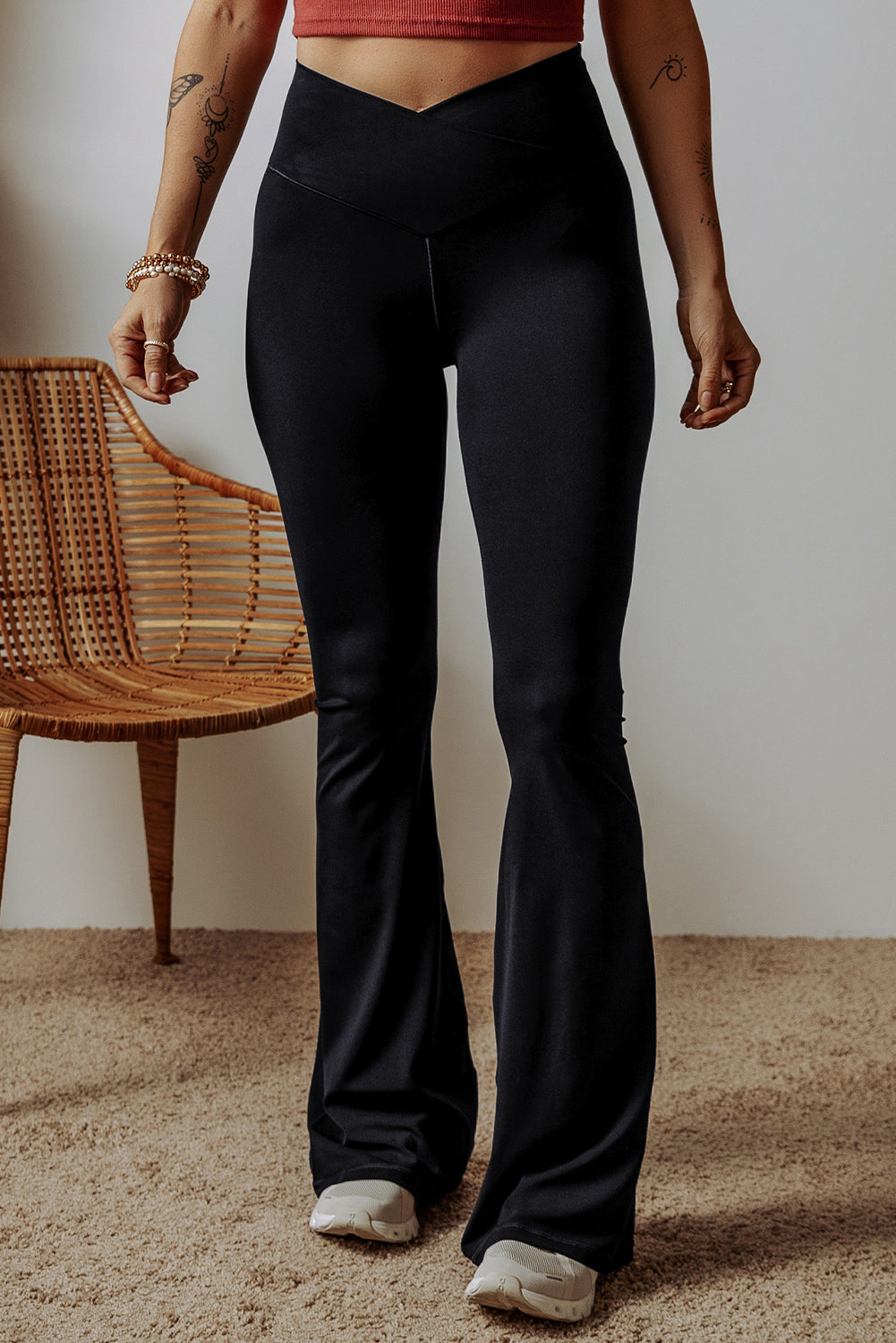 Schwarze, ausgestellte Leggings in V-Form mit hoher Taille