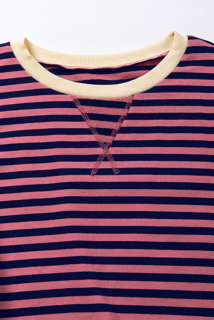 Oversize-Pullover mit rotem Streifenmuster und Kontrastbesatz