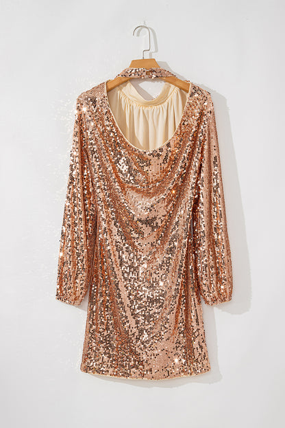 Goldfarbenes, Paillettenbesetztes Minikleid mit langen Ärmeln und Cut-Out am Rücken
