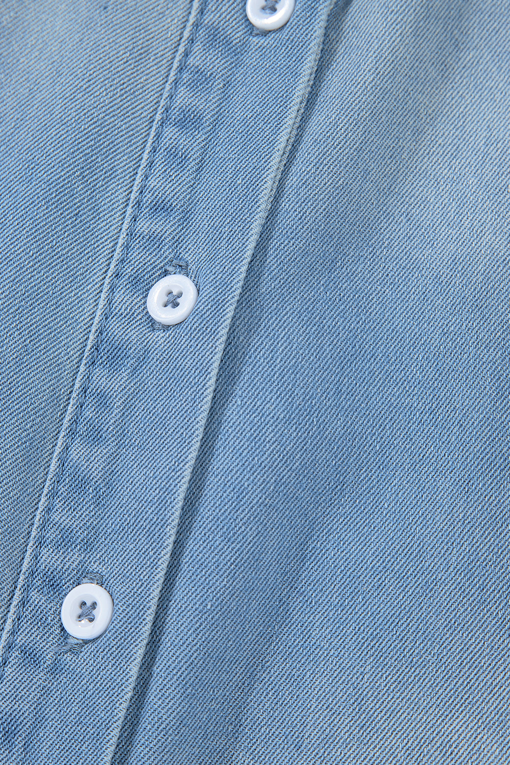 Beau Blue Risen Hemdblusenkleid aus mittelverwaschenem Denim