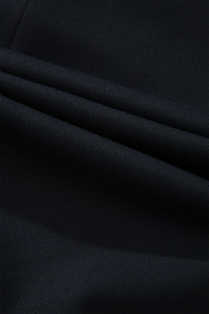 Schwarzer Blazer mit Revers, Pattentasche und Knöpfen