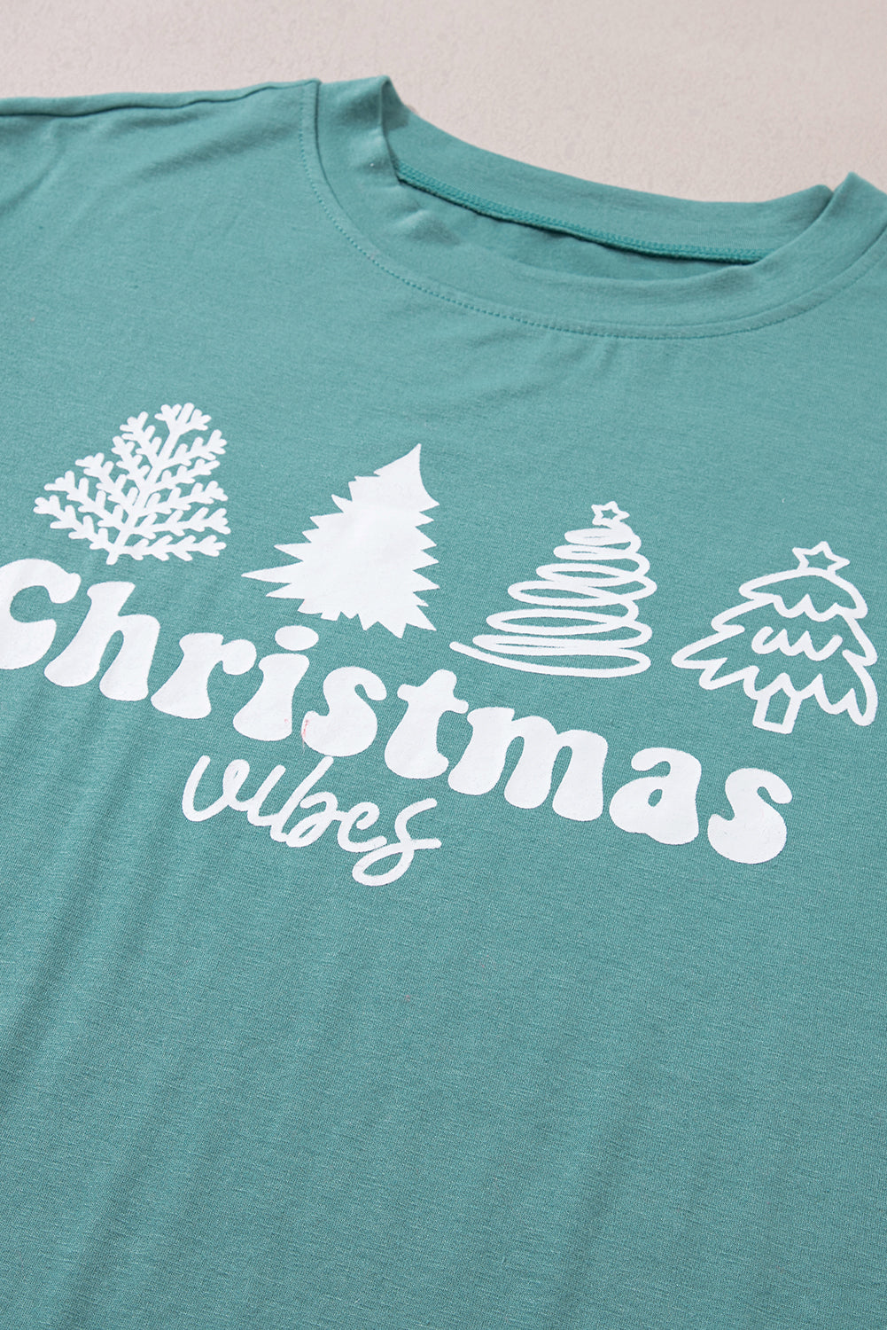 Skobeloff Lounge-Set aus T-Shirt und Hose mit Weihnachtsbaum-Print