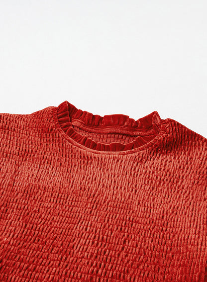 Red Clay – Samtkleid mit gesmoktem Oberteil und Rüschenkragen