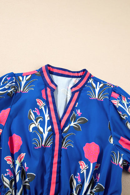 Himmelblaues Maxikleid mit Blumenmuster, kurzen Ärmeln, V-Ausschnitt und hoher Taille