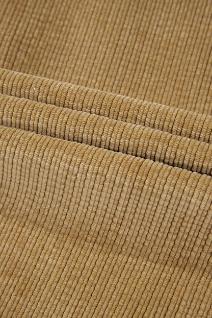 Hellbeige Cord-Shacket mit aufgesetzten Taschen und Knopfleiste