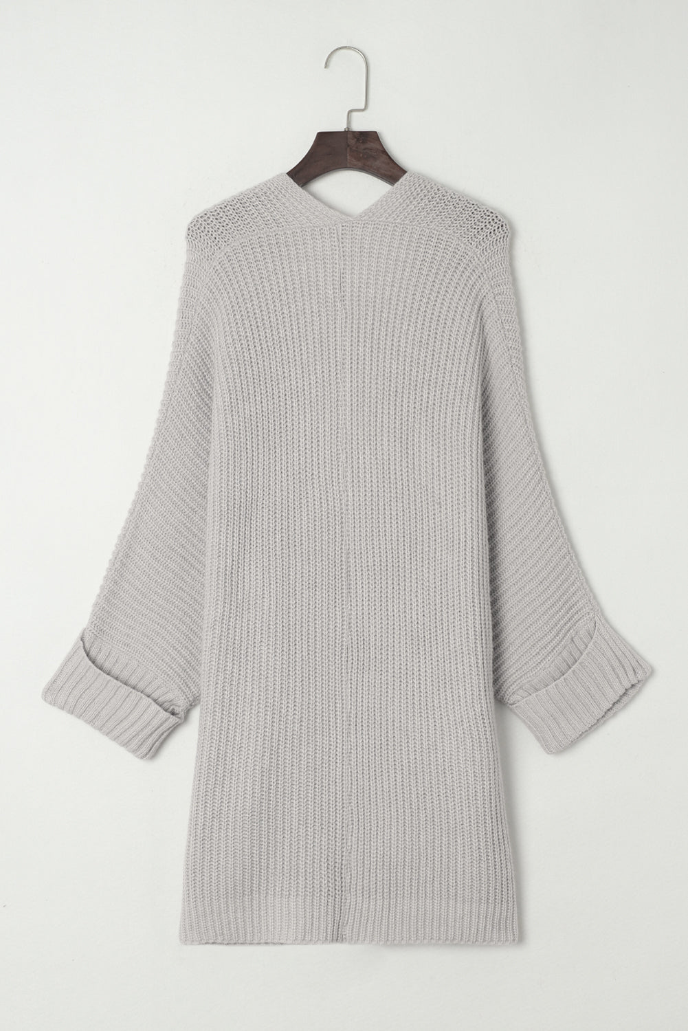 Grauer Oversize-Strickpullover mit umgeschlagenen Ärmeln