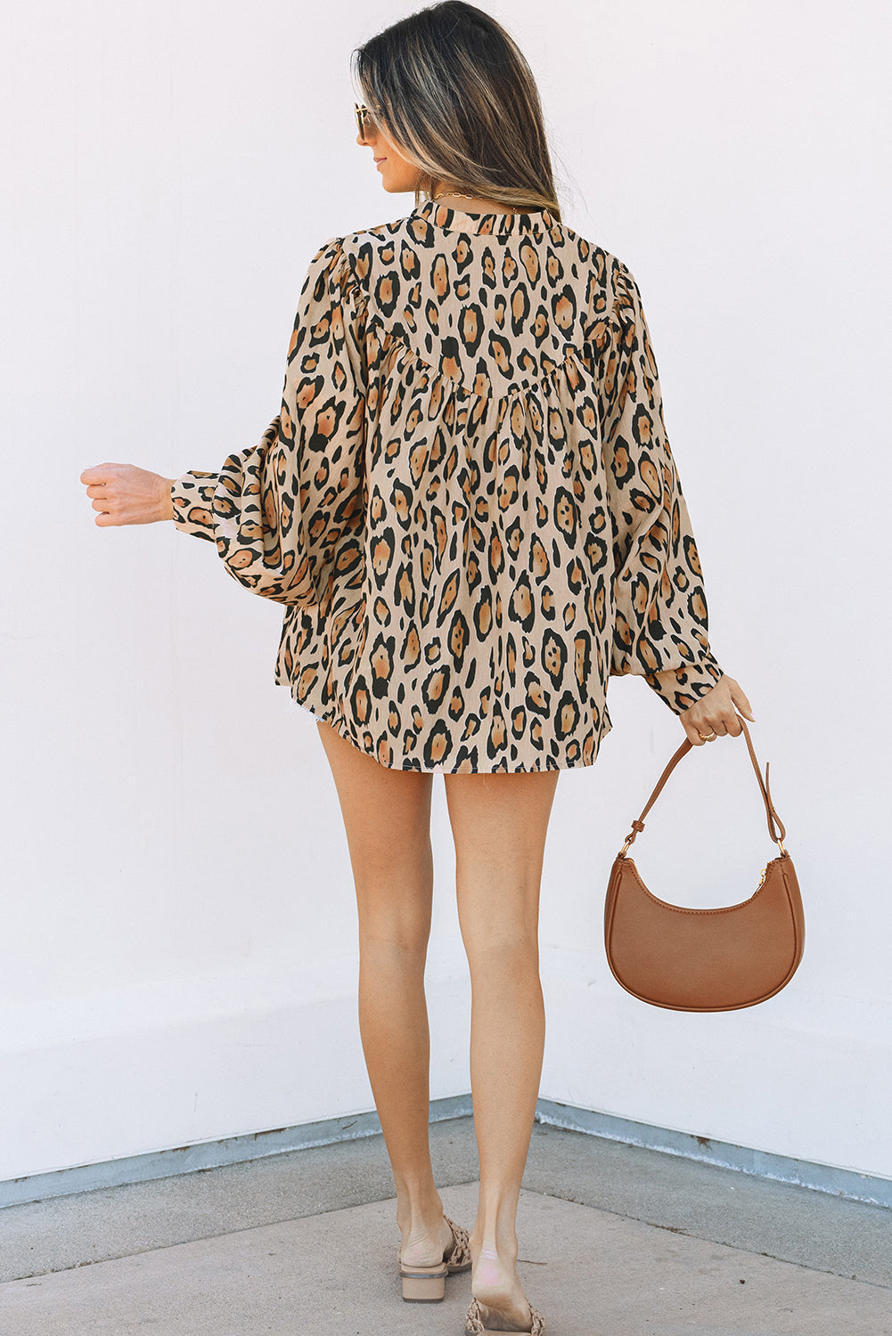 Helles französisches Beige, Oversize-Freizeithemd mit Ballonärmeln und Leopardenmuster