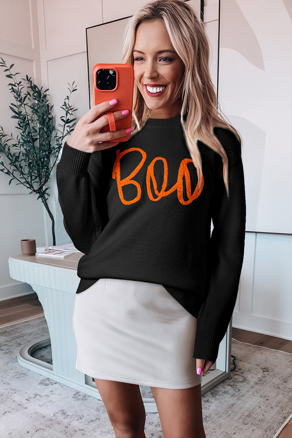 Schwarzer Pullover mit überschnittener Schulter und geripptem Rand und Boo-Strickmuster