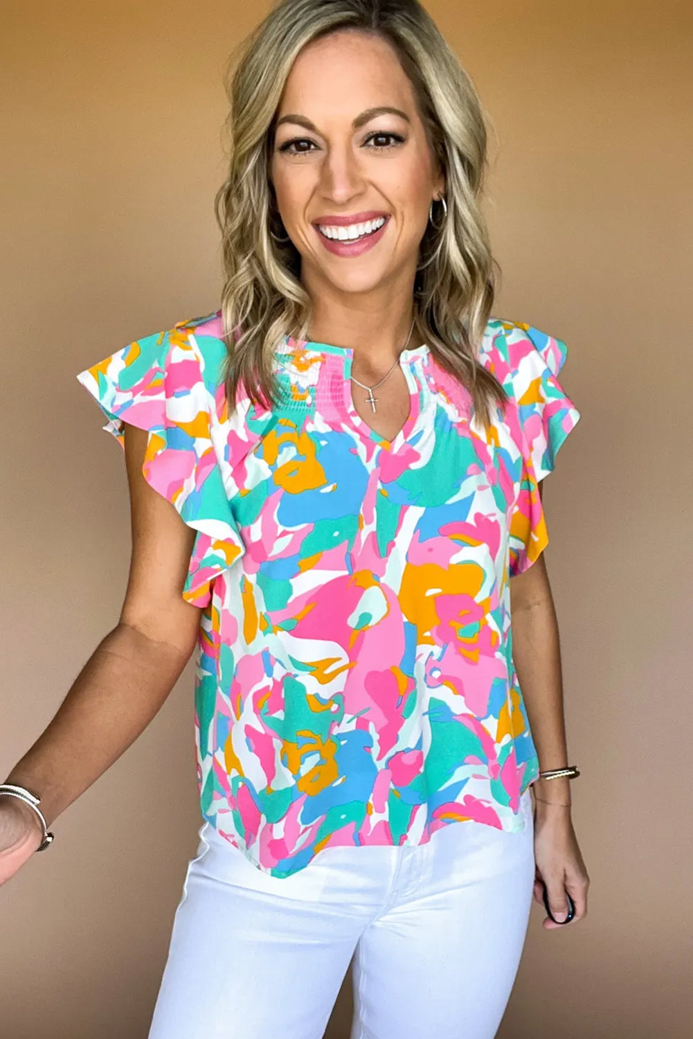 Mehrfarbige Bluse mit abstraktem Print, gekerbtem Ausschnitt und flatternden Ärmeln