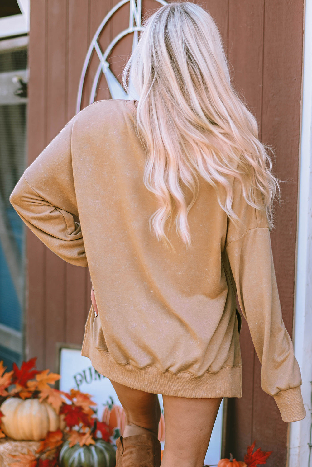 Khakifarbenes Sweatshirt „HOWDY FALL“ mit Kürbis-Print und geteiltem Saum