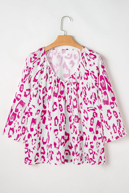 Rosa Bluse mit Leopardenmuster, gerüschtem V-Ausschnitt und 3/4-Ärmeln