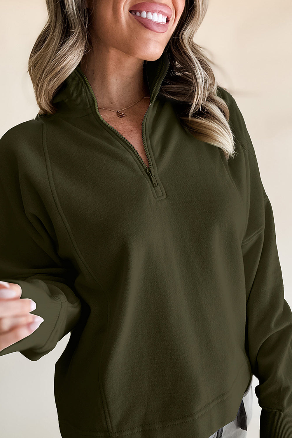 Jungle Green – Pullover mit Reißverschluss am Hals und überschnittenen Schultern