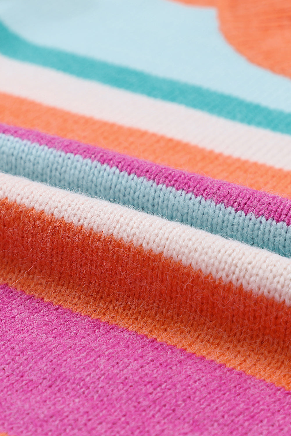 Mehrfarbig gestreifter Strickpullover mit tief angesetzten Schultern und Puffärmeln
