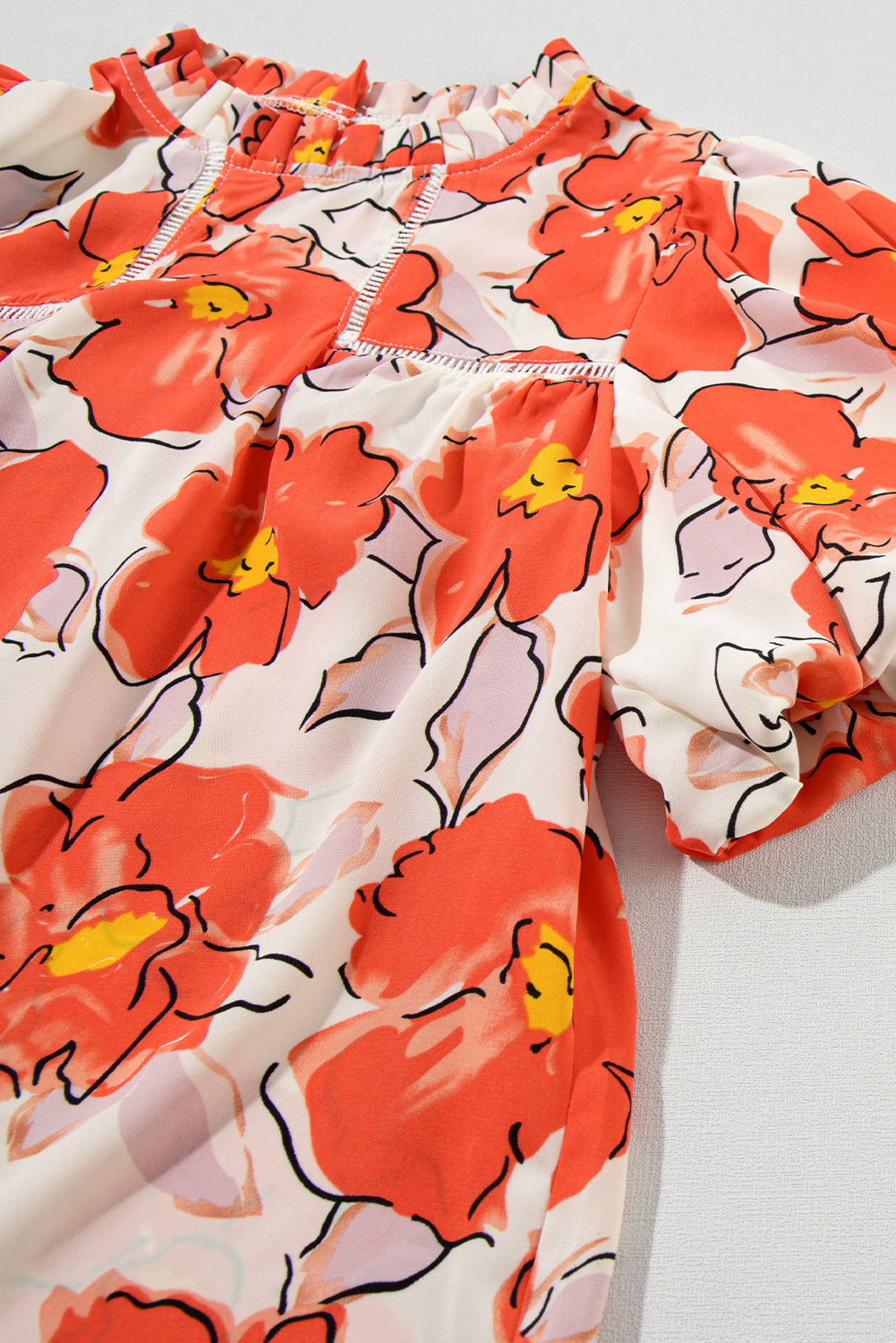 Orangefarbene Bluse mit Blumenmuster, Puffärmeln und Rüschenkragen