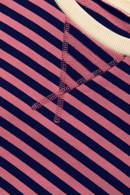 Oversize-Pullover mit rotem Streifenmuster und Kontrastbesatz