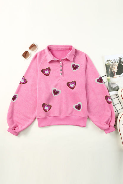 Rosa Sweatshirt mit Pailletten und Herz-Druckknöpfen in Mineralwaschung und Kragen