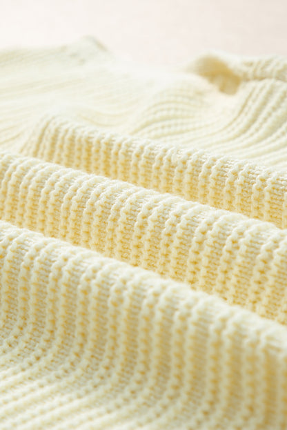 Weißes Stricktop mit Rundhalsausschnitt und Häkelmuster mit Blumenmuster