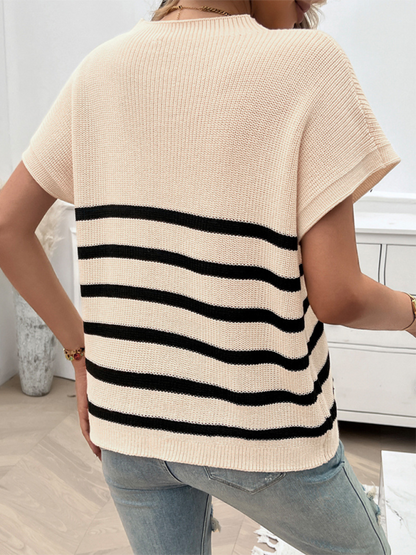Temperamentvoller Pullover für Damen mit Rundhalsausschnitt, gestreiften Kontrastfarben und kurzen Ärmeln 
