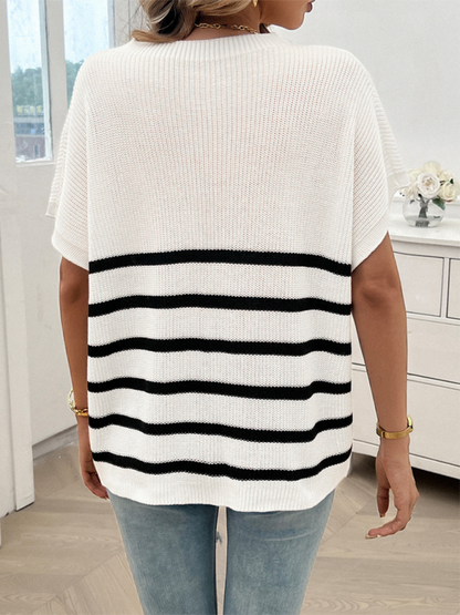 Temperamentvoller Pullover für Damen mit Rundhalsausschnitt, gestreiften Kontrastfarben und kurzen Ärmeln 